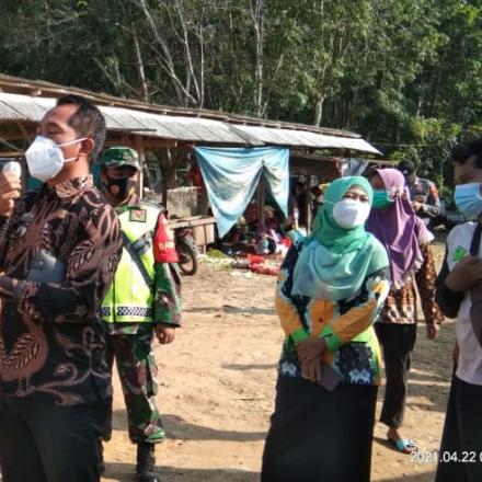Kades Mukti jaya Dampingi Camat Tanjung raya Inspeksi Mendadak Pencegahan COVID-19