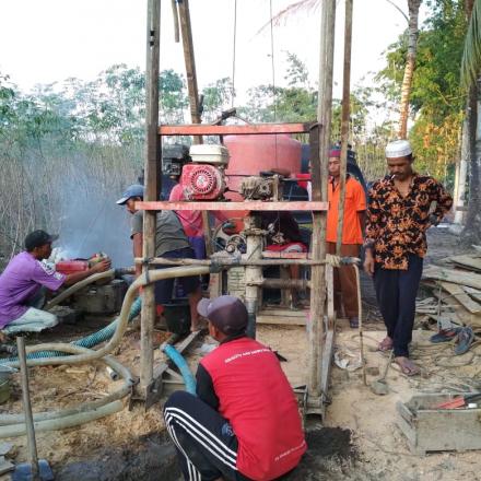 Pembangunan sumur bor RK.01 RT 01 Desa Mukti Jaya